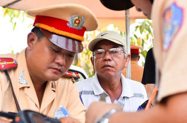 phat xe may khong sang ten doi chu anh 1