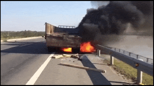 Xe tai chay tren cao toc Ha Noi - Thai Nguyen hinh anh