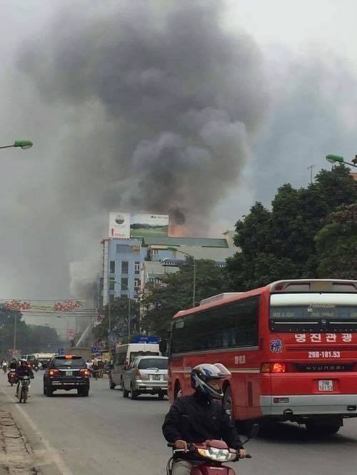 chay sieu thi dien may Xuan Mai anh 1