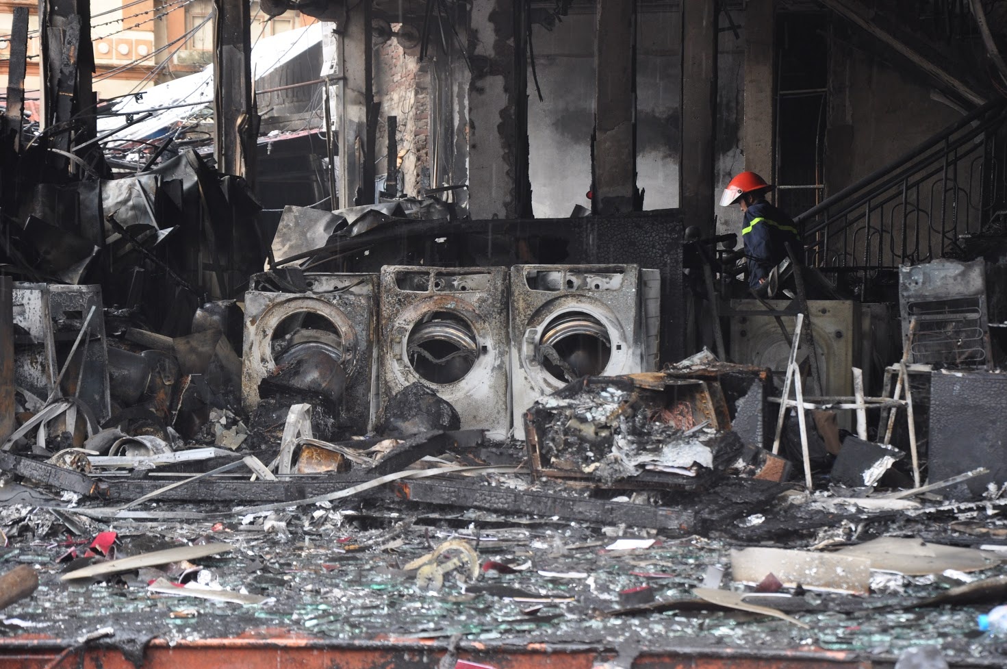 chay sieu thi dien may Xuan Mai anh 10