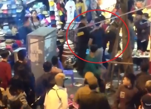 Nhom thanh nien danh nhau anh 1