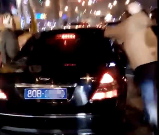 Hang chuc nguoi truy duoi oto gan bien xanh to gay tai nan hinh anh