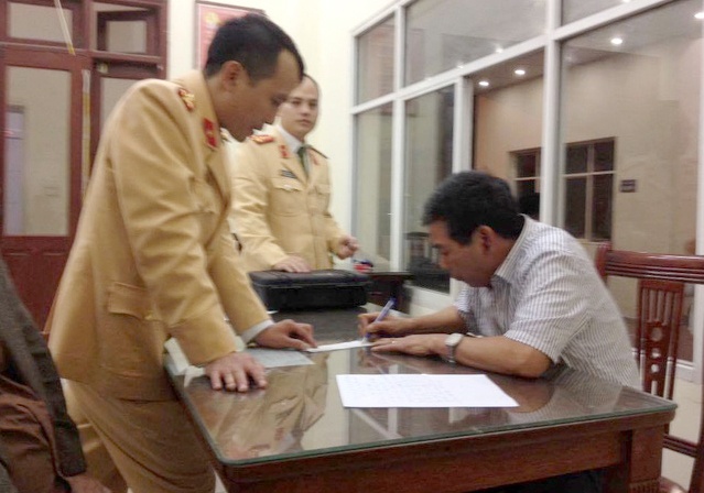 Ban Kinh te TW len tieng vu tai xe xe bien xanh gay tai nan hinh anh