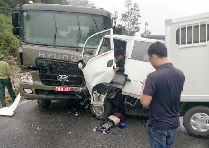 Cong an, quan doi cung dieu tra vu xe cho pham nhan gap nan hinh anh