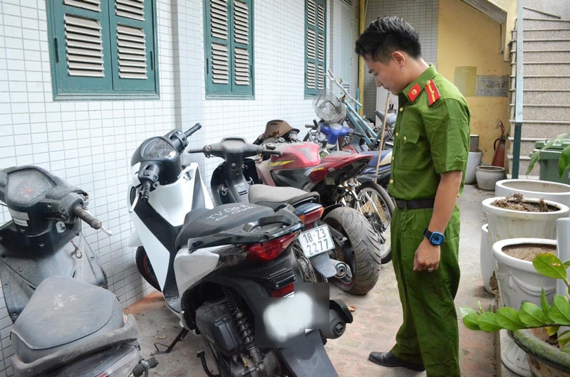 Nhom 9X vung dao cuop xe may tren quoc lo sa luoi hinh anh