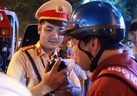 Cong an Ha Noi manh tay xu phat vi pham nong do con can Tet hinh anh