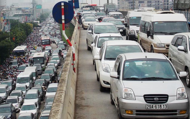 De xuat moi cong dan so huu mot oto chua phu hop Hien phap hinh anh