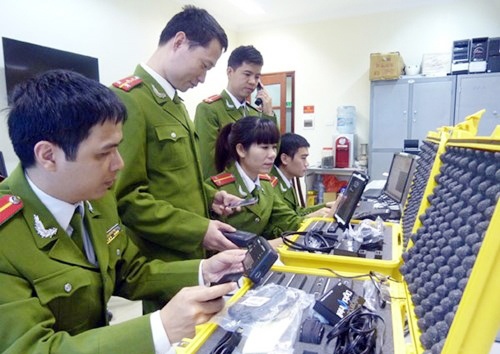 Canh sat mang ke phut doi dien ‘hacker nhi’ lua tram trieu hinh anh