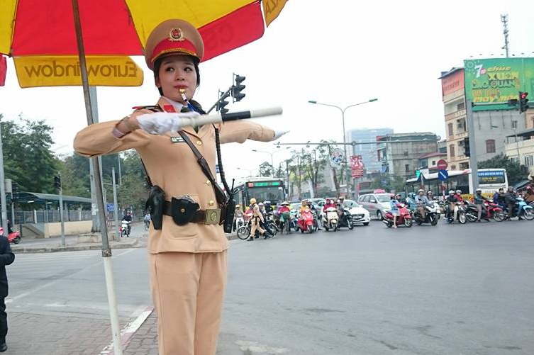 Cong an Ha Noi tung quan chong un tac dip le hoi sau Tet hinh anh