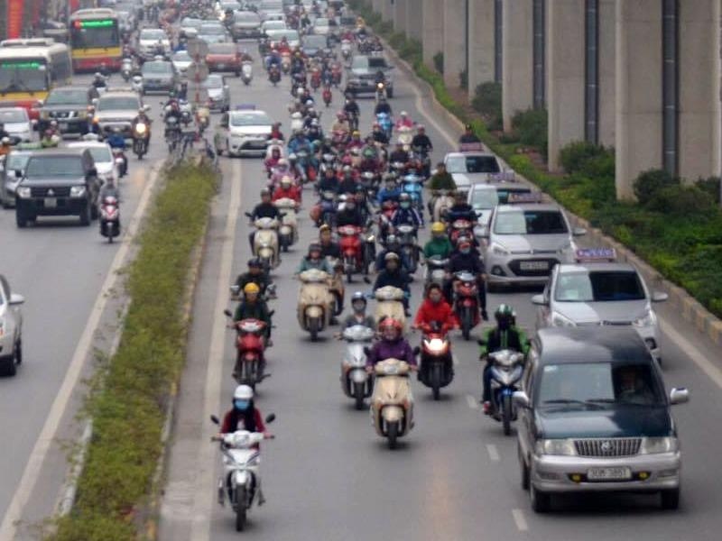 Duong pho Ha Noi dong duc tro lai hinh anh