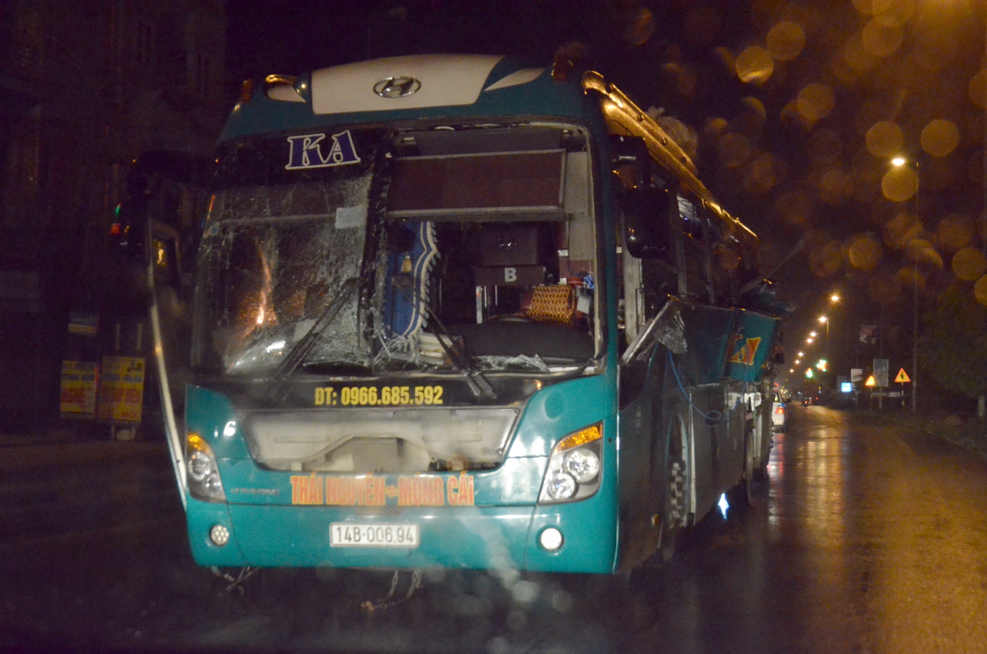 Canh sat bao ve hien truong vu no xe giuong nam lam 2 nguoi chet hinh anh