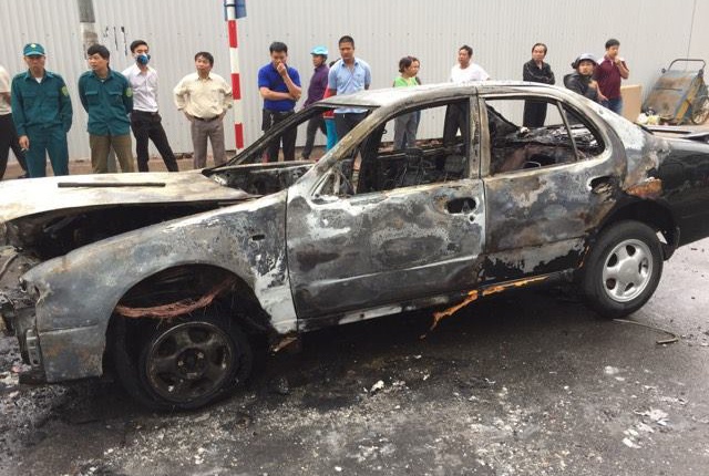 cháy ôtô ở Hà Nội ảnh 1 chay oto o Ha Noi anh 1