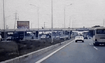 Truy tai xe lai oto phong nguoc chieu ‘nhu bay’ tren cao toc hinh anh