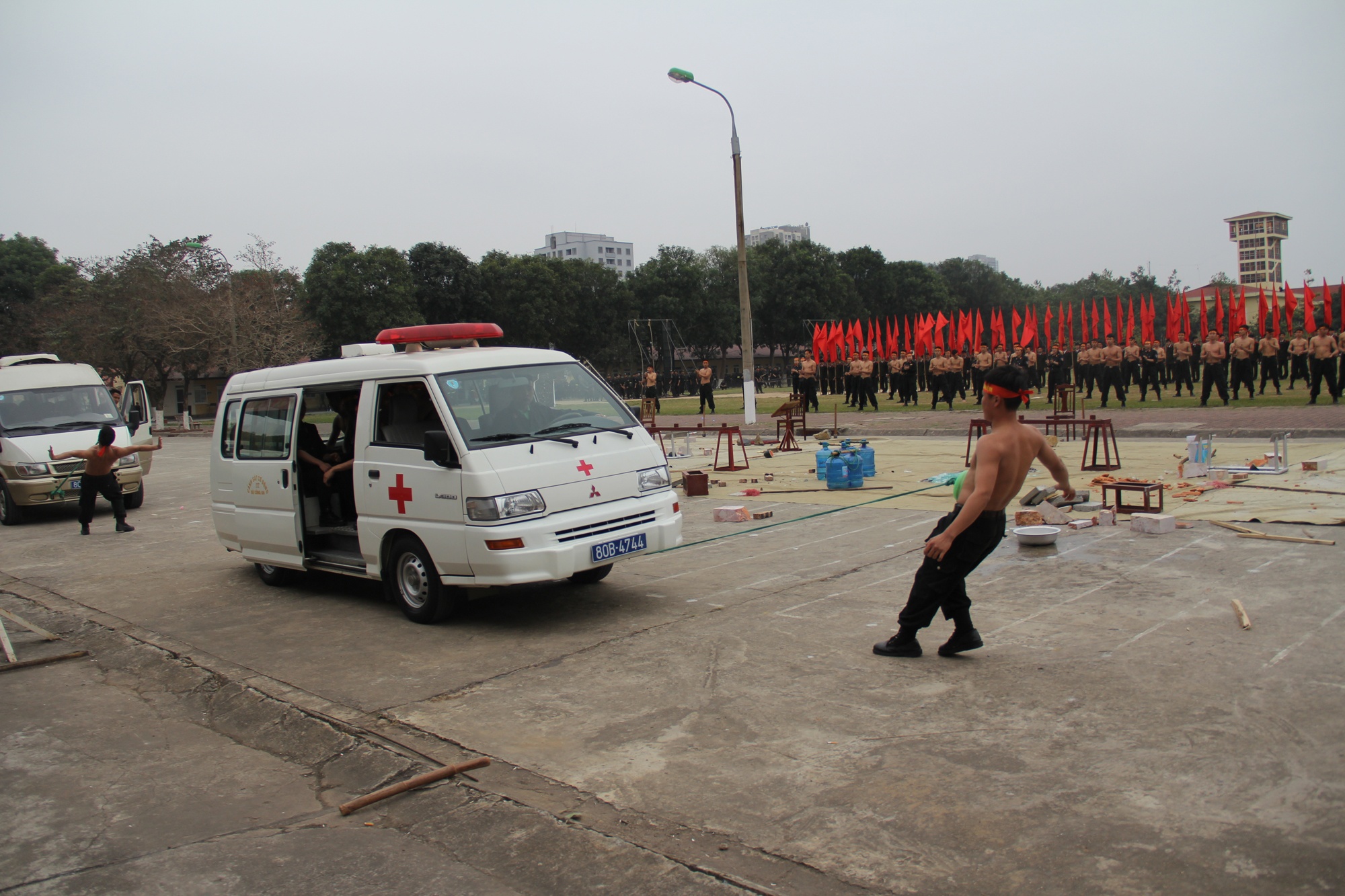 Canh sat co dong dac nhiem anh 3