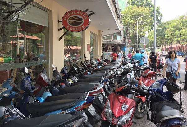 Khach hay chu quan phai nop phat neu de xe khong dung noi quy dinh? hinh anh