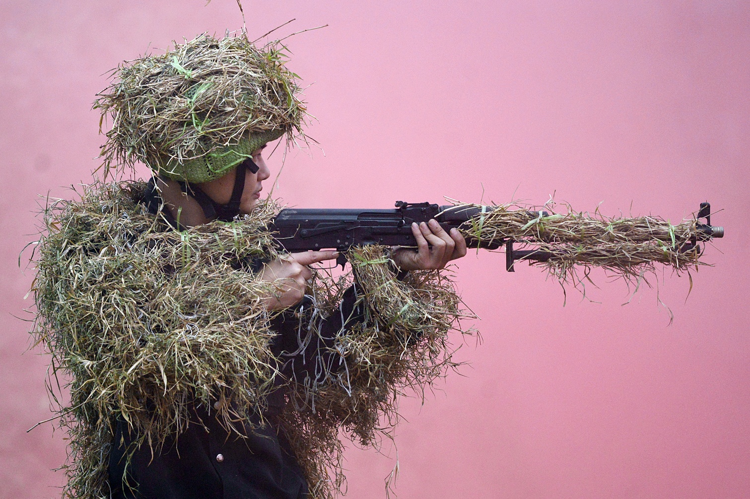 Canh sat dac nhiem giai cuu con tin anh 9