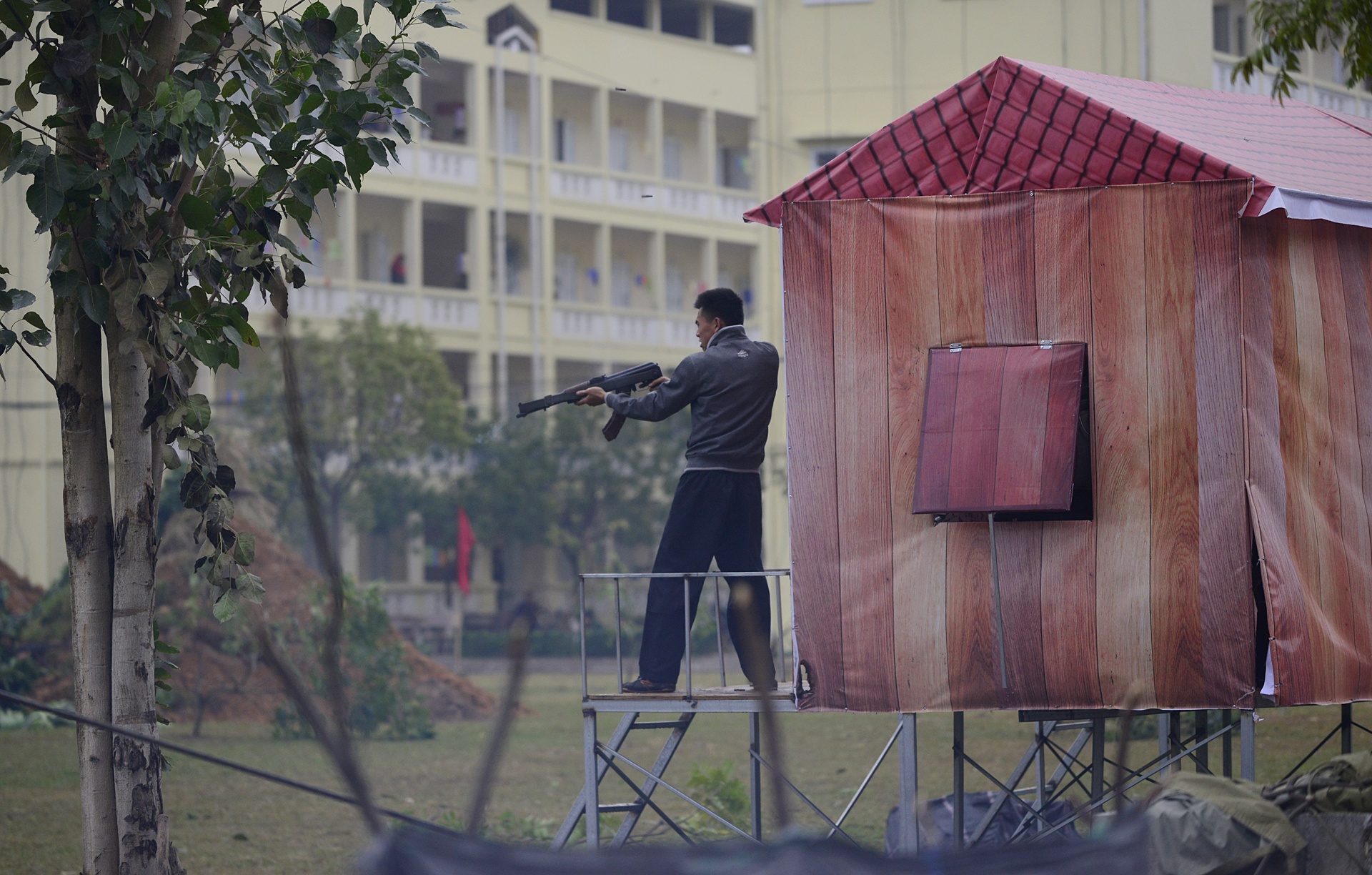 Canh sat dac nhiem giai cuu con tin anh 3