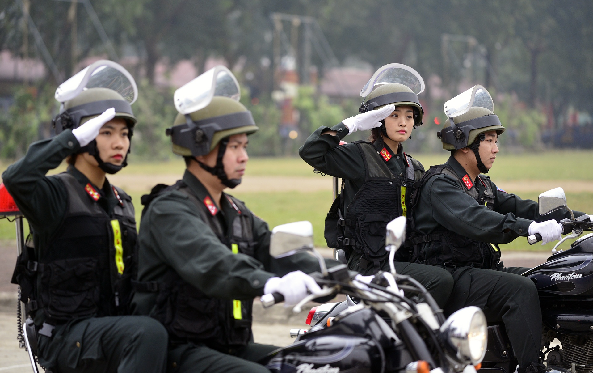 Canh sat dac nhiem co dong anh 9