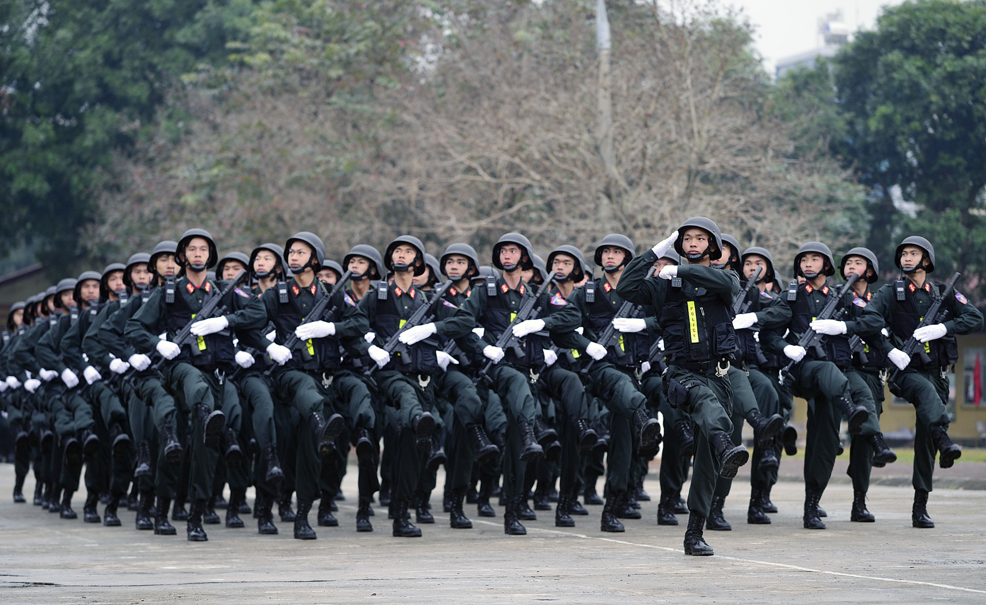 Canh sat dac nhiem co dong anh 11