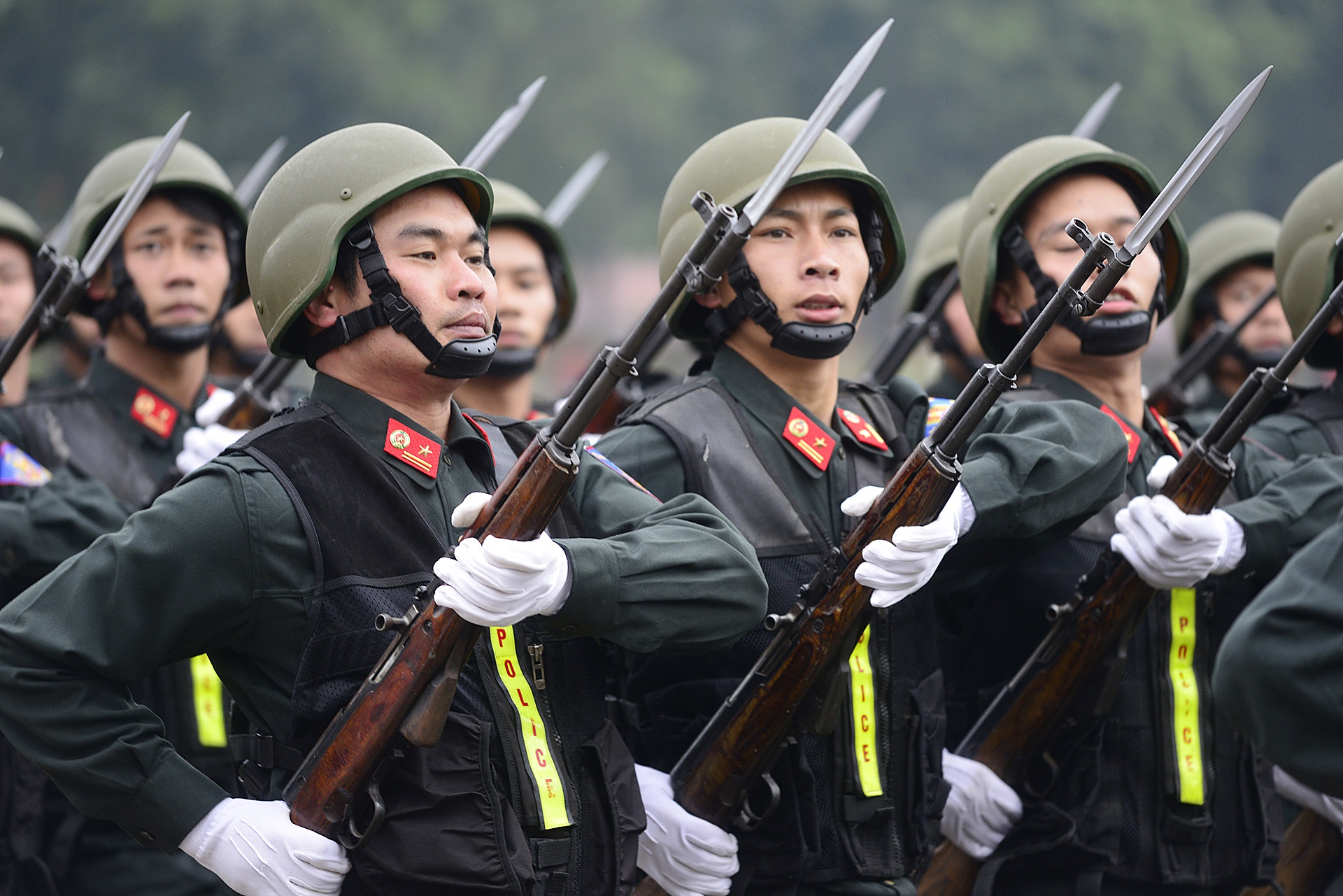 Canh sat dac nhiem co dong anh 12