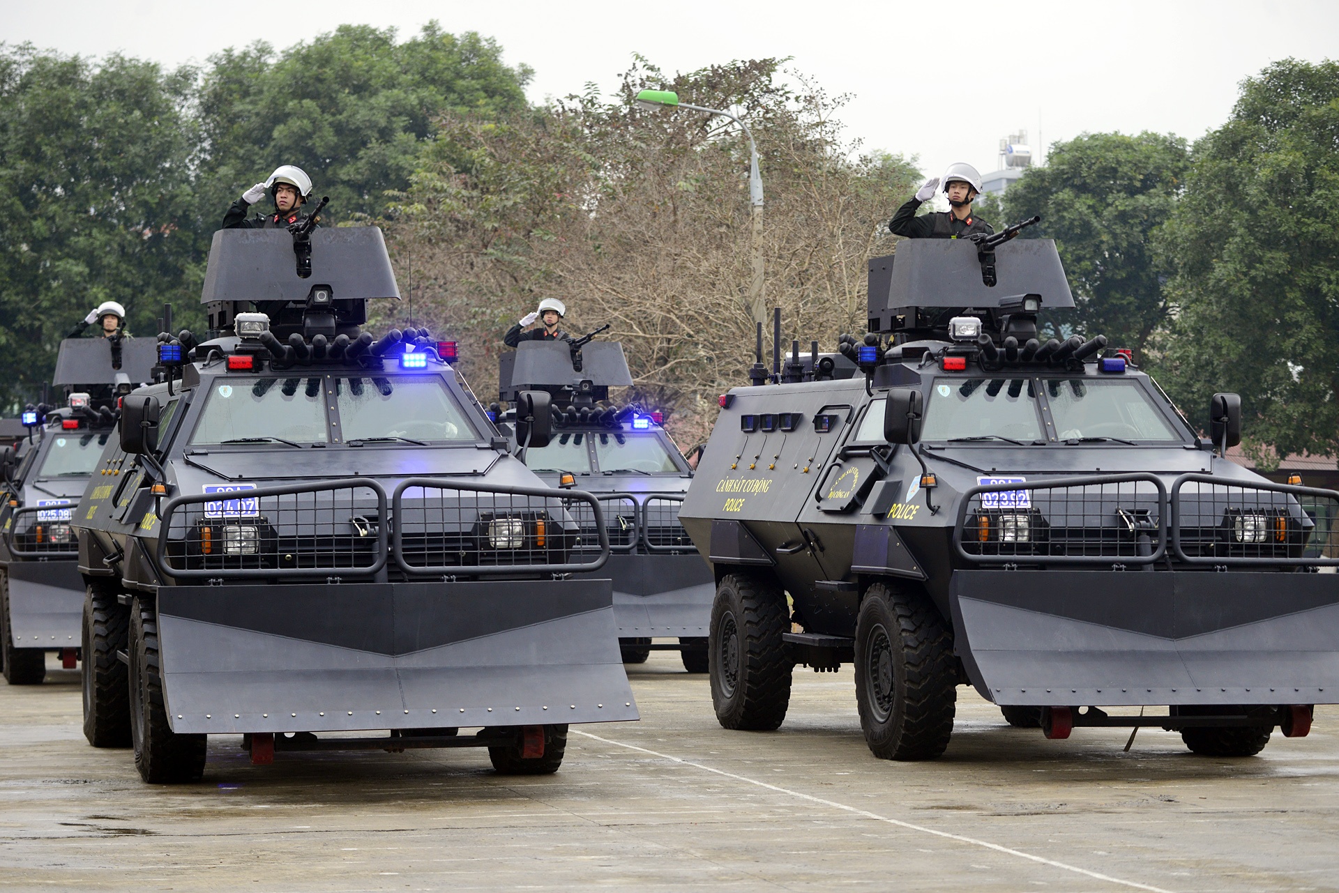 Canh sat dac nhiem co dong anh 2