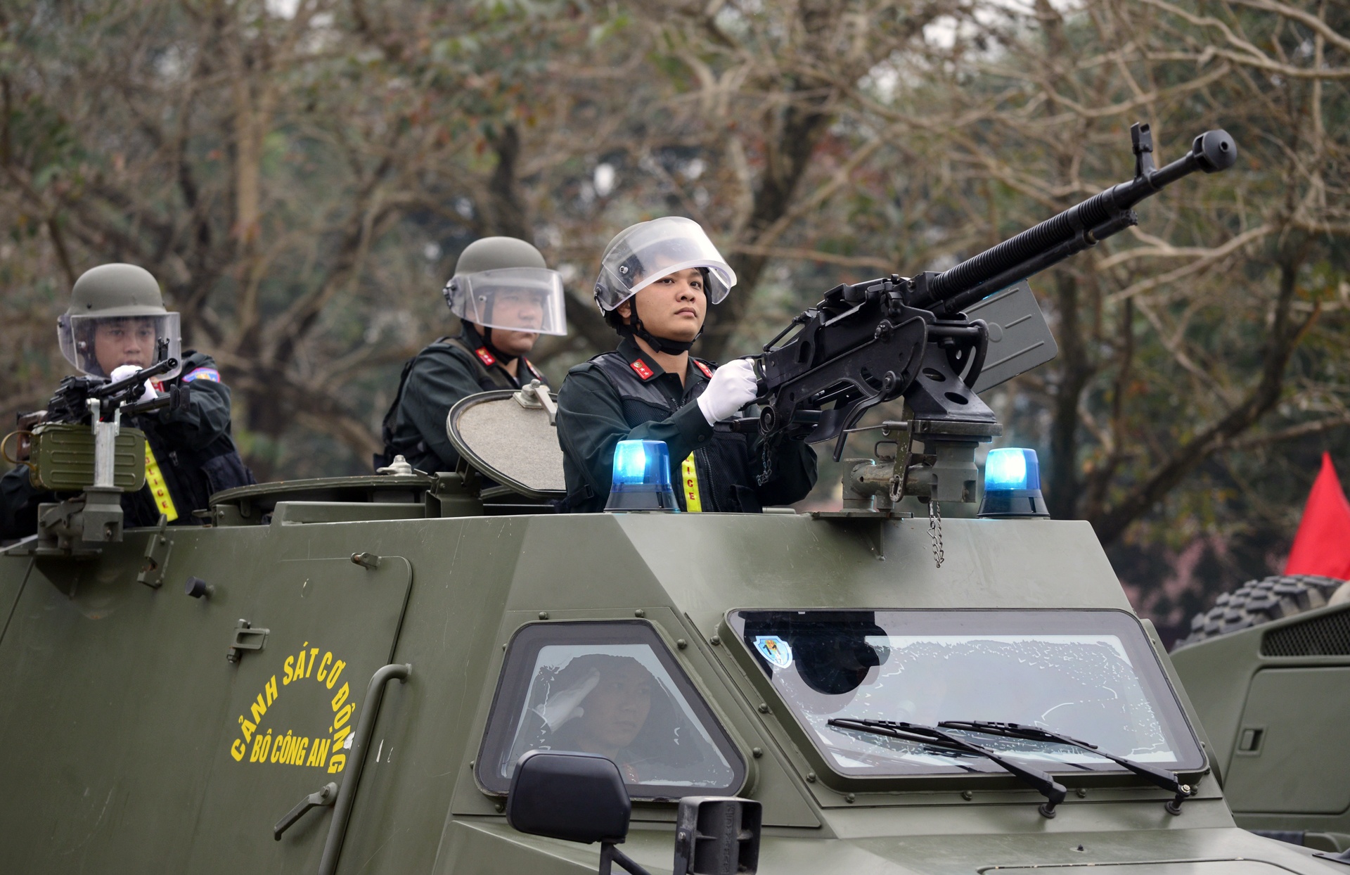 Canh sat dac nhiem co dong anh 6