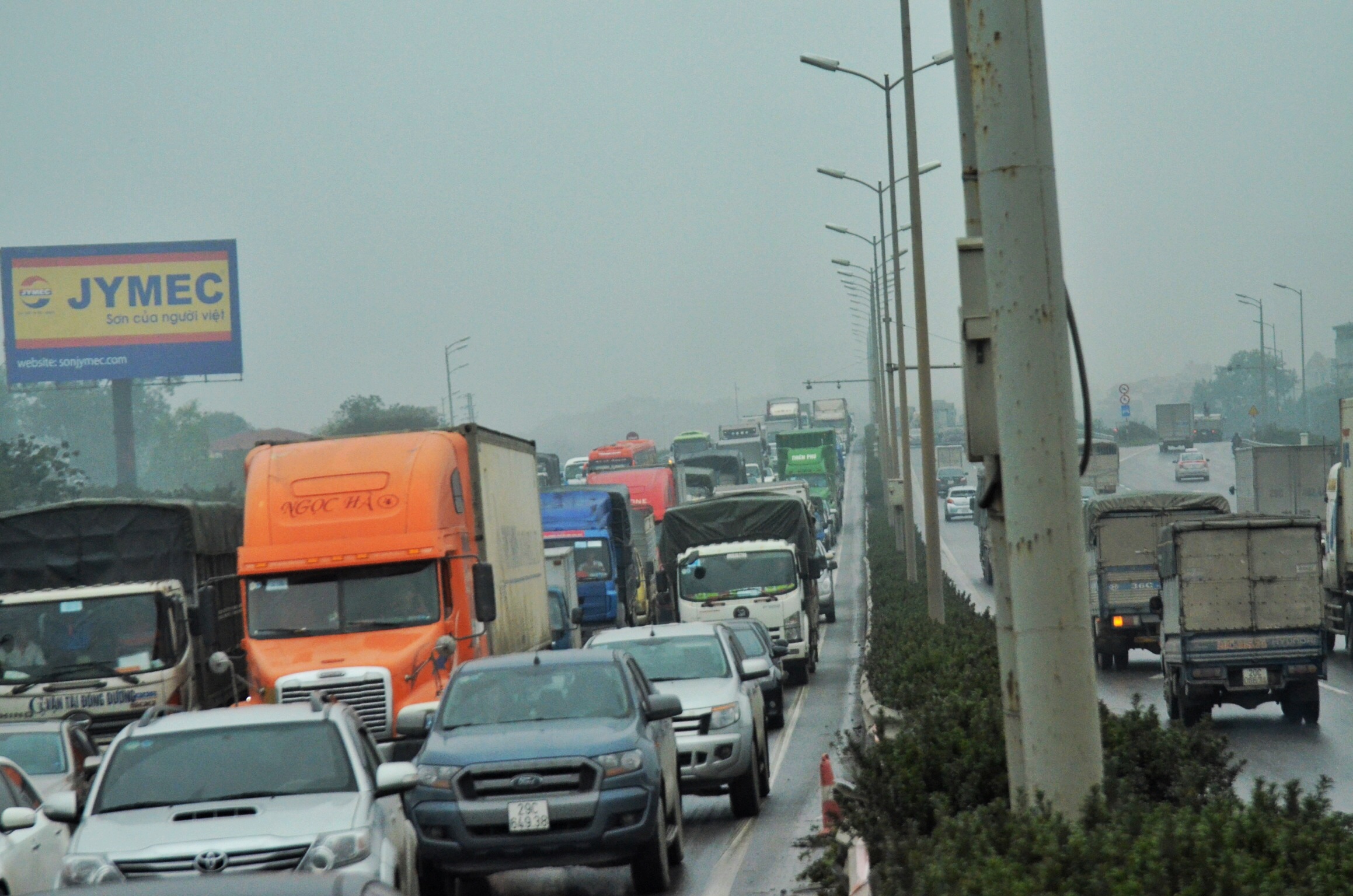 Xe container roi khoi cau Thanh Tri anh 8