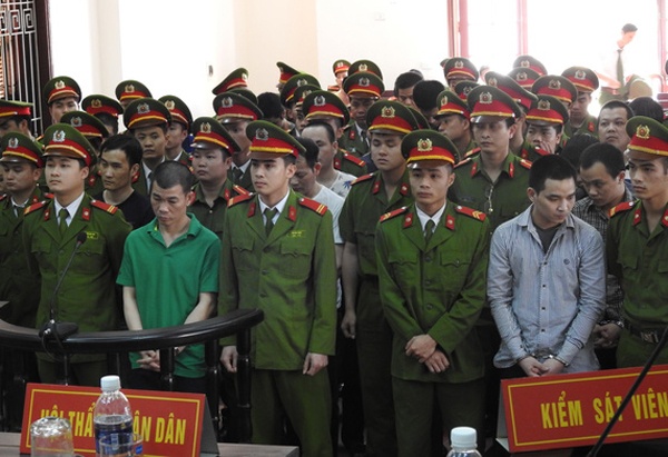 Tu hinh ong trum 8X cam dau duong day ma tuy xuyen quoc gia hinh anh