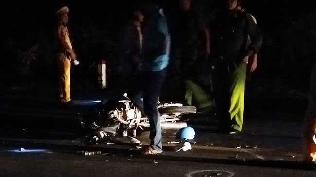 Nam thanh nien pham luat tong guc canh sat co dong tren pho hinh anh