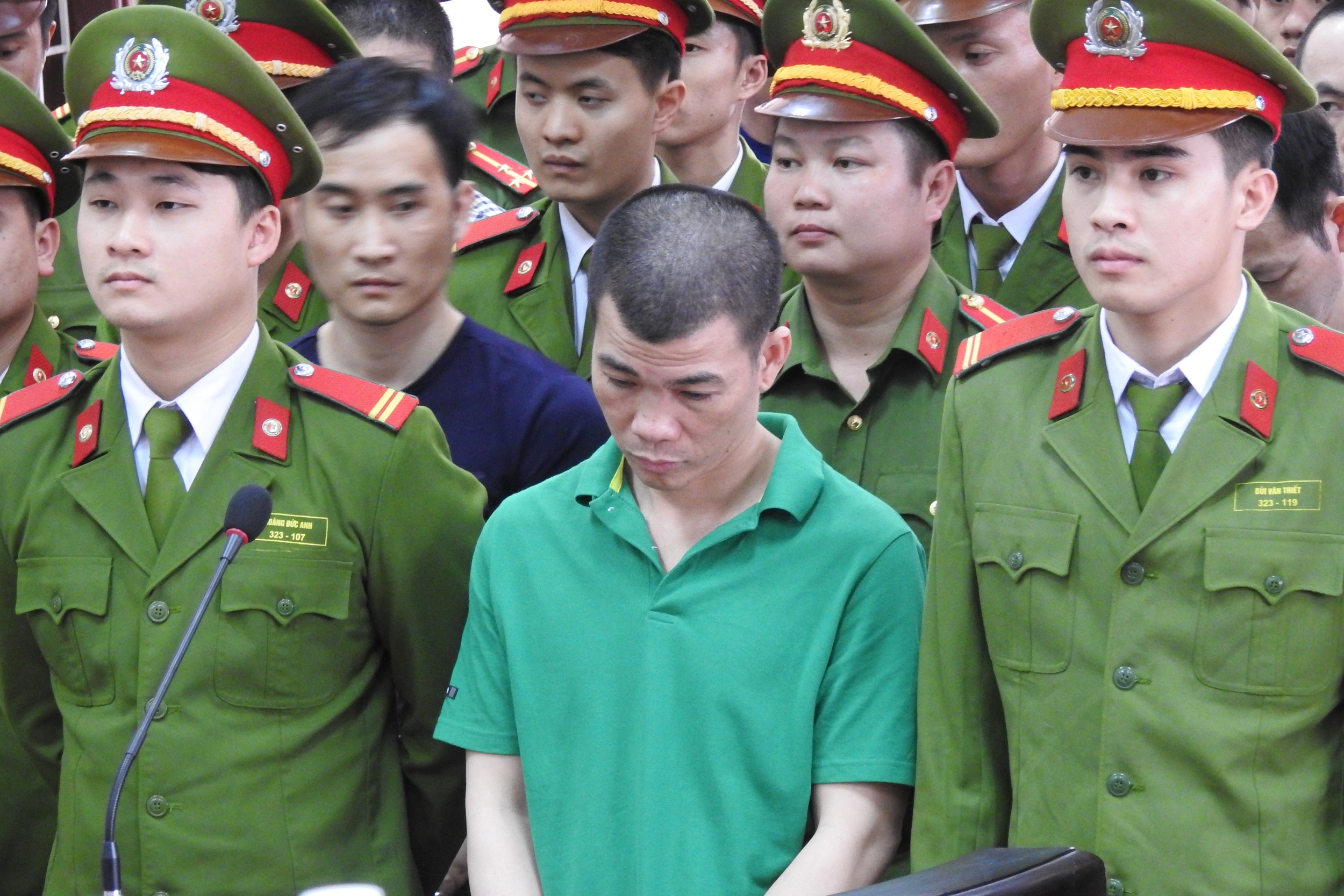 Canh sat bao ve nghiem ngat ong trum ma tuy va 22 dong pham hinh anh