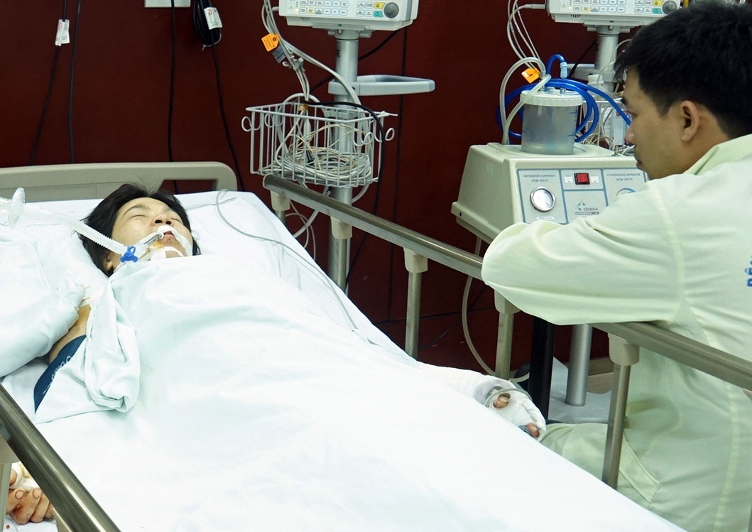 Tieng dap cua, keu cuu trong can nha co 4 nguoi bi thuong hinh anh