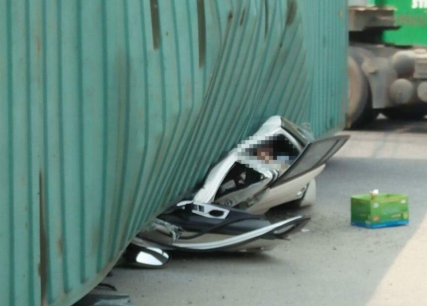 Container de xe con o Nam Dinh anh 1