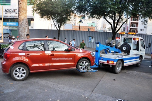 Khi nao canh sat giao thong duoc niem phong, cau oto vi pham luat? hinh anh