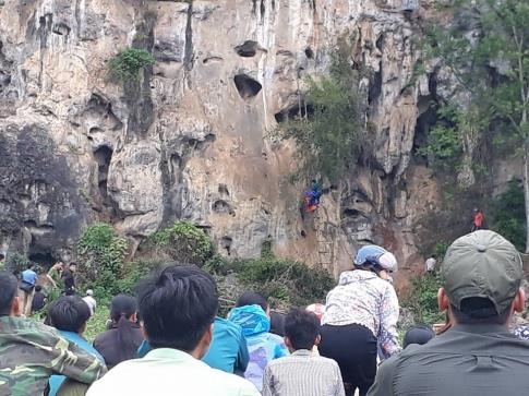 Ke bi truy na vu sat hai co gai chan bo tu vong trong hang da hinh anh