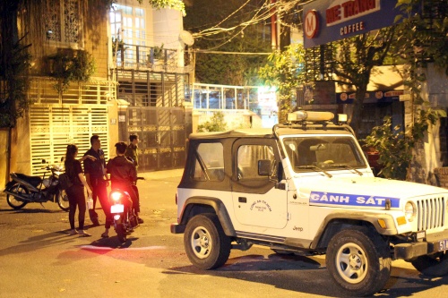 Nhom giang ho dam chet nguoi dan ong cho con nho sa luoi hinh anh