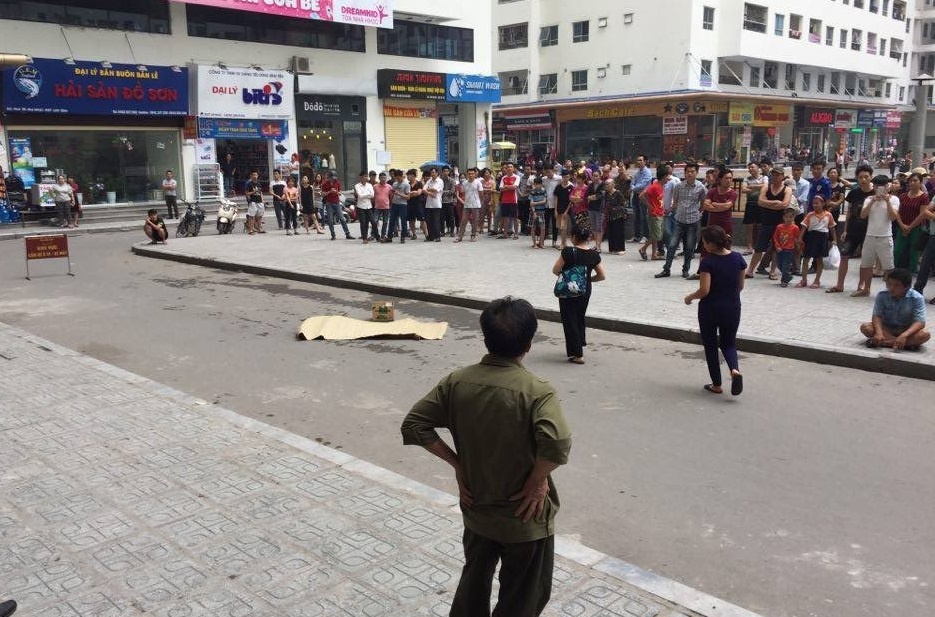 Cô gái tử vong ở đô thị Linh Đàm ảnh 1 Co gai tu vong o do thi Linh Dam anh 1