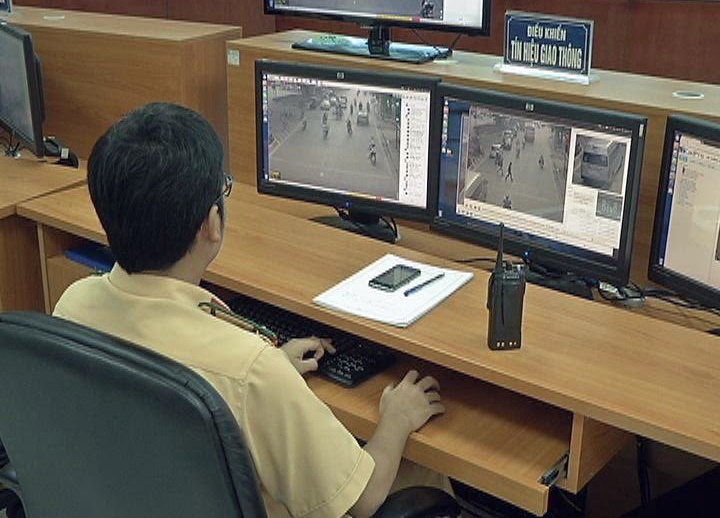 Tai xe oto khong nop phat nguoi bi xu ly the nao? hinh anh