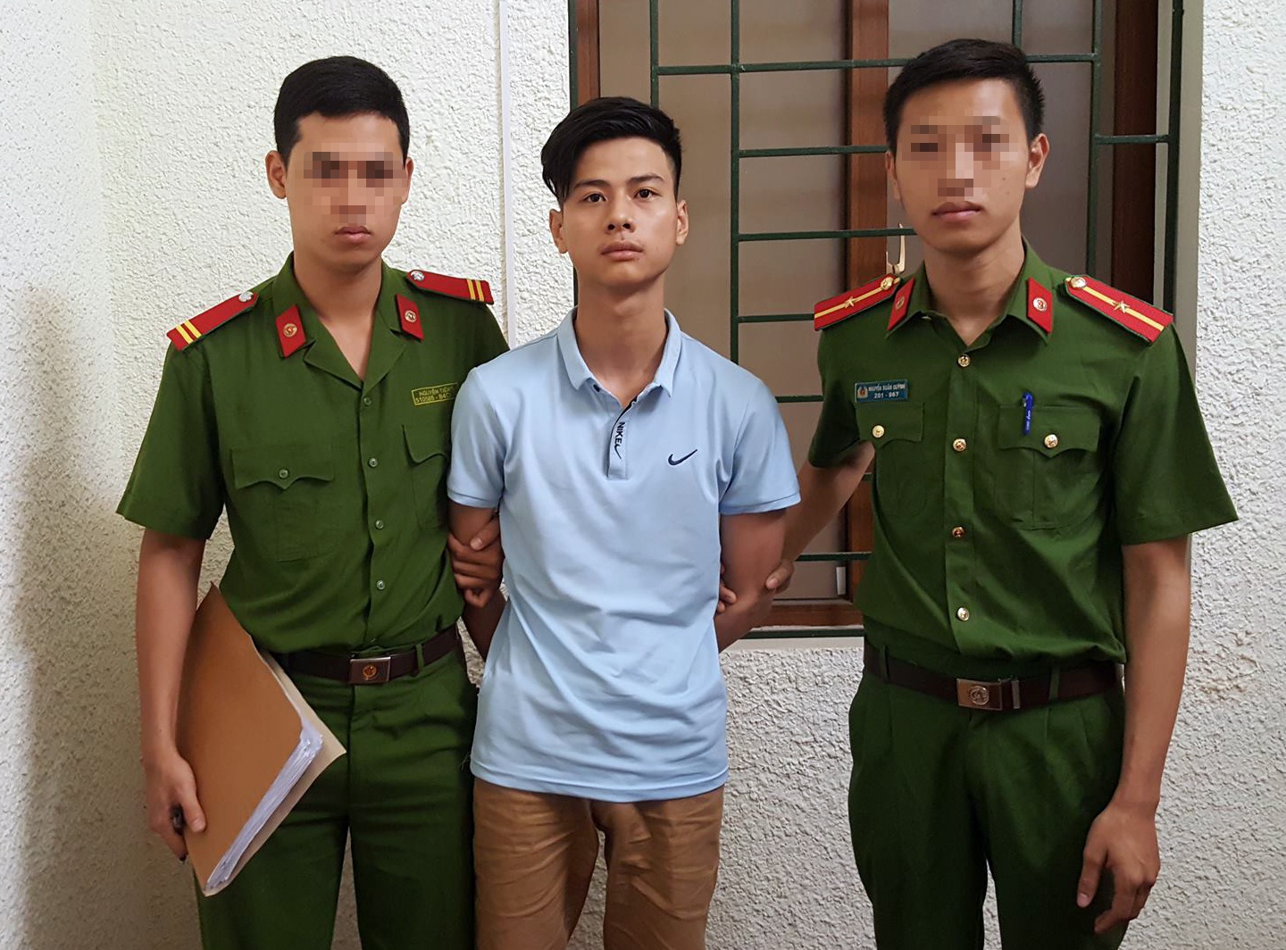 Giật túi xách của cô gái ảnh 1 Giat tui xach cua co gai anh 1