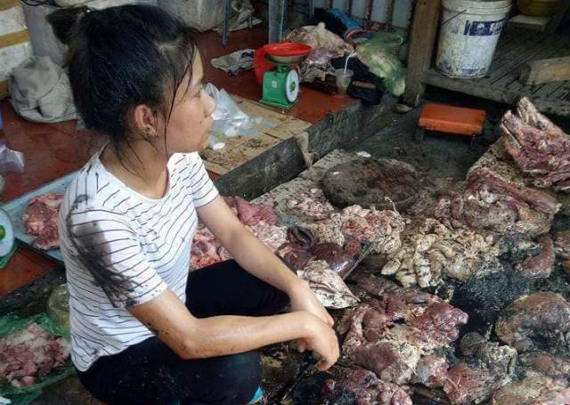 Bat khan cap 2 phu nu hat dau luyn vao thit lon o Hai Phong hinh anh