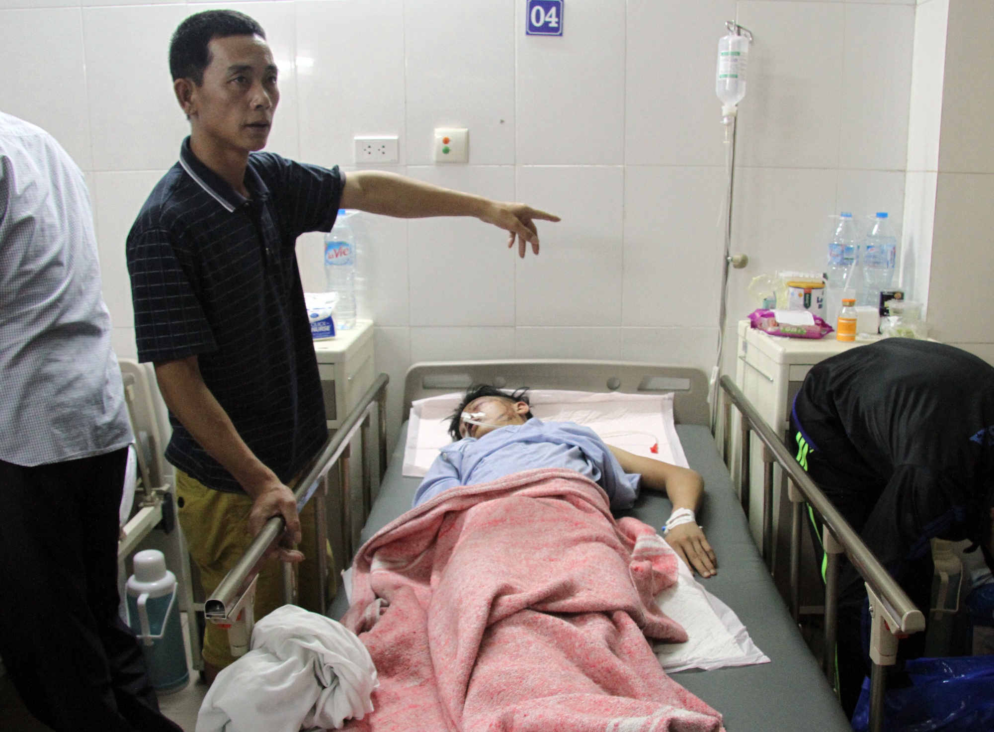 Nan nhan vu Camry tong dau don trong benh vien hinh anh