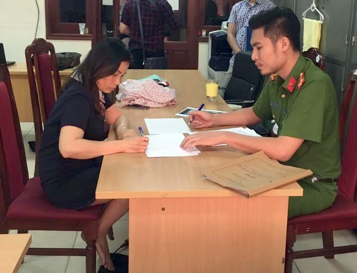 Người phụ nữ quát tháo CSGT ảnh 1 Nguoi phu nu quat thao CSGT anh 1