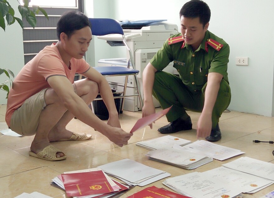 Làm giả giấy tờ ảnh 1 Lam gia giay to anh 1