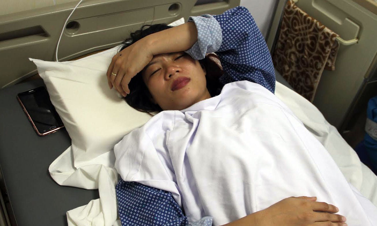 Nguoi ban nuoc mia danh nu cong nhan moi truong vi chuyen do rac hinh anh