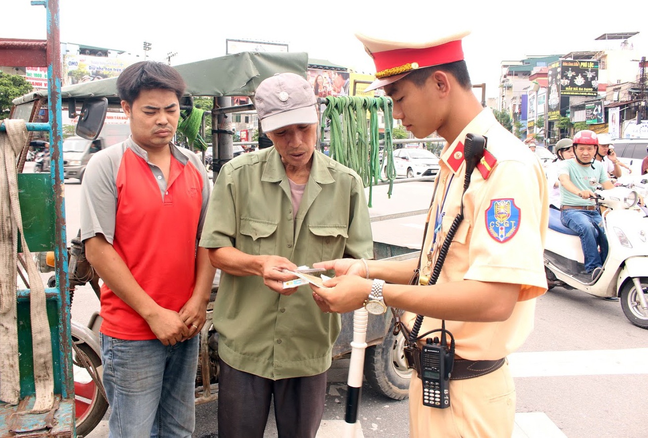 Xu ly xe ba banh o Ha Noi anh 1