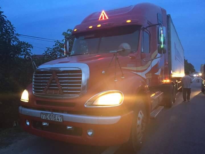 CSGT du bam xe container o Ha Tinh anh 1