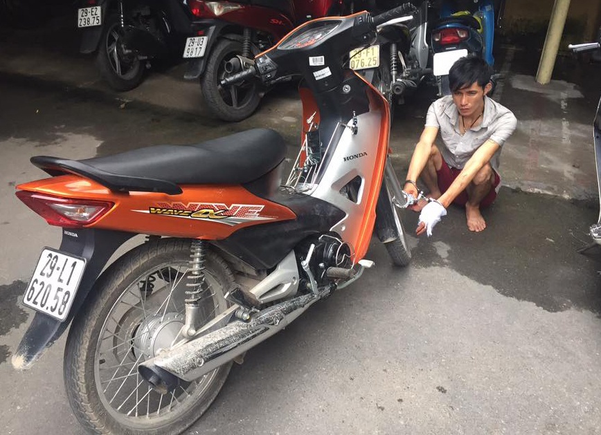 CSGT Hà Nội bắt trộm xe máy ảnh 1 CSGT Ha Noi bat trom xe may anh 1