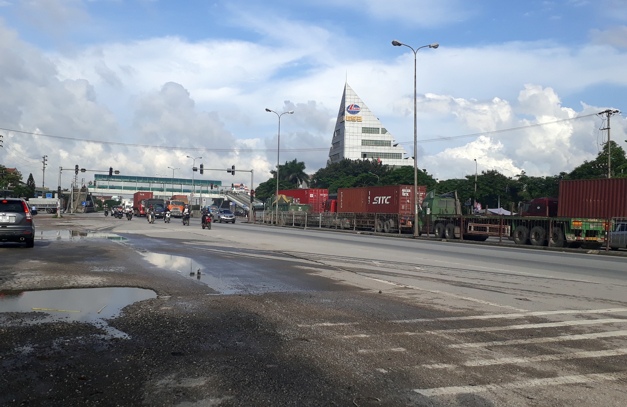 Mẹ chở con tai nạn ở Hải Dương ảnh 2 Me cho con tai nan o Hai Duong anh 2