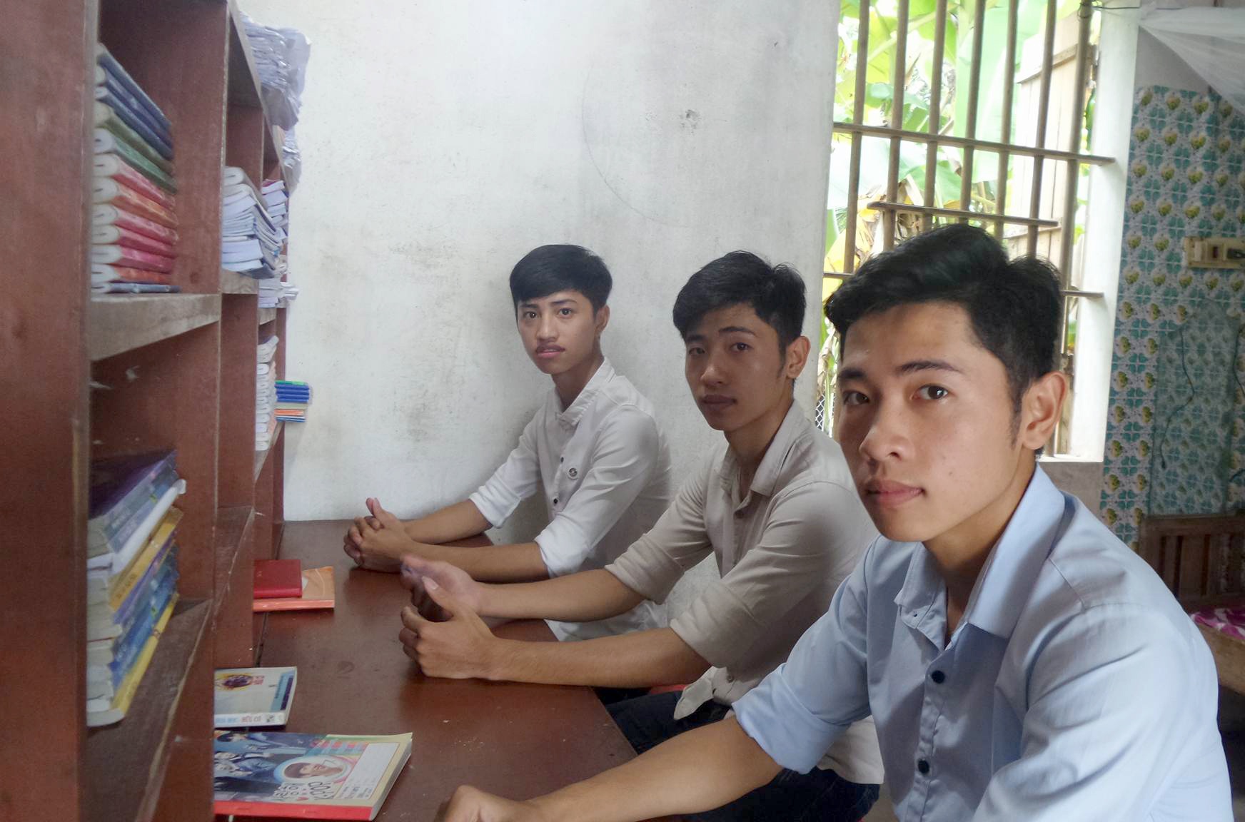 Anh em sinh 3 đỗ đại học ảnh 3 Anh em sinh 3 do dai hoc anh 3