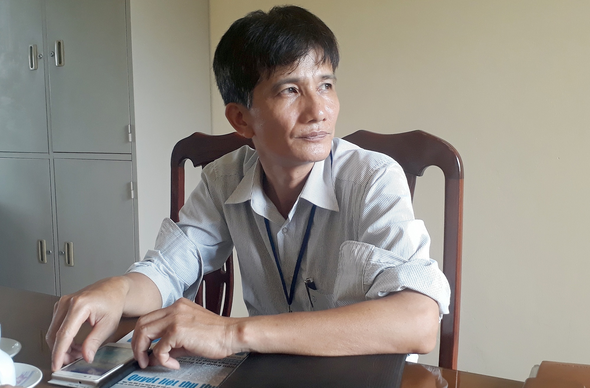 Pho chu tich xa phe binh ca nha co gai: Toi sai roi hinh anh