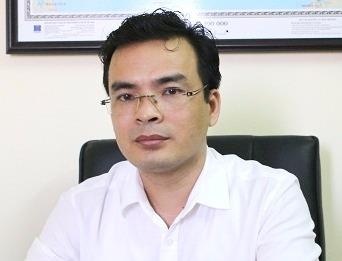 Pho chu tich xa sai khi phe binh ca nha co gai trong so yeu ly lich hinh anh